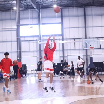 HothiHarvir's profile picture. 6’2 | Guard | 180 lbs | C.T.A. West | 3.6 GPA |