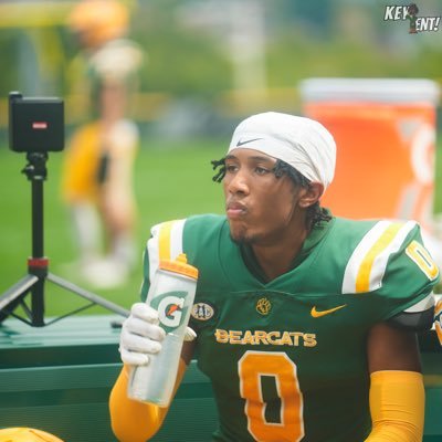 devon3dean2's profile picture. •Devon Dean •C/O 27’ •6’2 180lbs •DB @?•3.0GPA •3years of eligibility •Email: Devon3Dean2@gmail.com