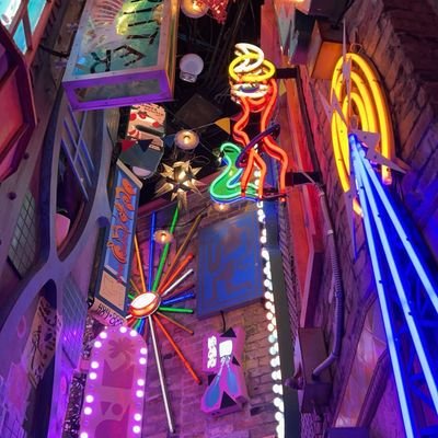 redwingedrat's profile picture. 23  and ready to be eaten by the rainbow snake