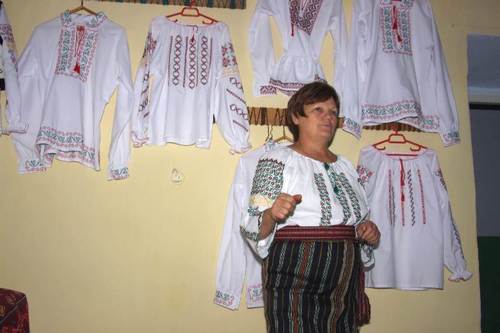 rusticart_MD's profile picture. Rustic Art rugs are innovative works of high-quality artisan goods. Each piece is crafted by the hands of highly skilled Moldavian artisans!