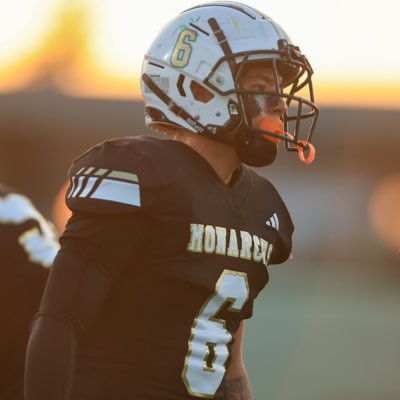 5’11 208 || ILB/OLB/DE @valleycollegeFB || 3.4 Gpa || Email: Jorgehernandezz2424@gmail.com #jucoproduct
