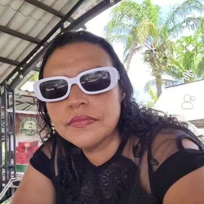 ...
El secreto está en aprovechar los momentos buenos para sonreír y los momentos tristes para aprender y crecer.