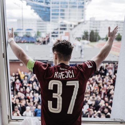 Fanoušek fotbalu a hlavně Sparty🇹🇩 Liverpool,AC Milan ,Bayern,Barca🙏🏻