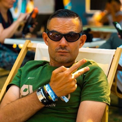 Petite main à La France insoumise /
Jaurès - Blum - Mitterrand - Mélenchon / Compte personnel qui n'engage que moi