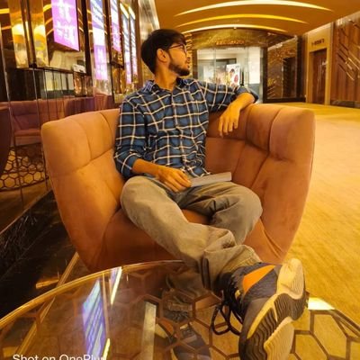 शायर तो असल में वही रहा होगा , जिसने खुद को पल दो पल का कहा होगा ...!!