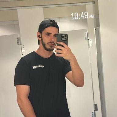 Hola a todos soy un chico simpático a sus ordenes.