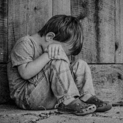 منفرده احب التميز بكل شي لا يعجبني التشابه ابدا ،، واثقه من نفسي حد الغطرسه ..لا انطرب للمدح ولا اتاثر ب الذم ،، ة