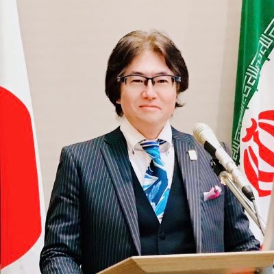 元雑誌編集長で、1,000人以上のアーティストやハリウッド俳優、企業経営者を取材。「Tokyo Voice TV」 CEO、「北斎プロジェクト協会」代表理事、ニカラグア親善大使、Ted×WasadaUスピーカー、国連大学パネリストなどを経て、反グローバル、反DS‼️