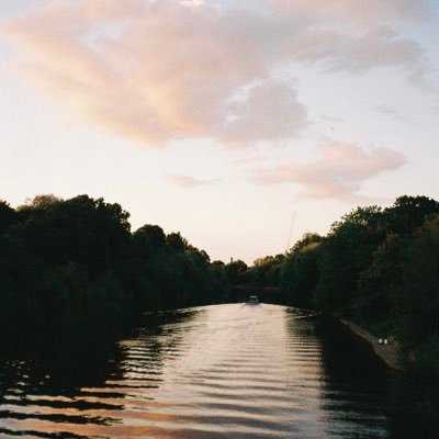 hollie_bye's profile picture. 