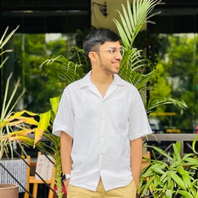 Omkar_b_11's profile picture. eating tacos.