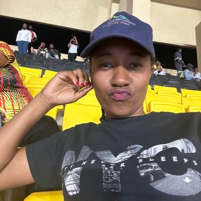 florah_8's profile picture. Lawyer | Social Justice Advocate | Adventurer 🏹🤸🏽‍♂️| Canine Lover🦮 | ART Enthusiast 🎨🎧 I’m a handful, but hey, you got two hands 😂😂😂