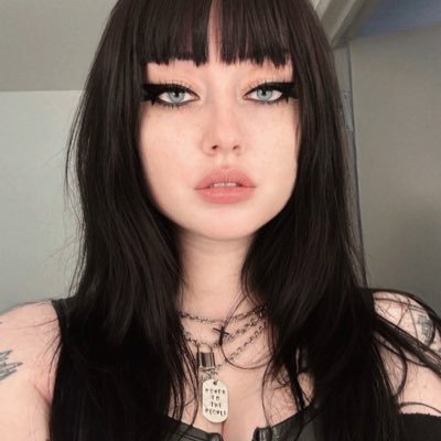@f4iryari (alt) // gaymer ♡ 25 ♡ ig: arisa.vurr ʕ•́ᴥ•̀ʔっ♡ https://t.co/8GEatniFRY