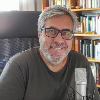 Programa de música, libros y cine. Cada semana entrevistas a autores, crítica de cine e historias del blues.