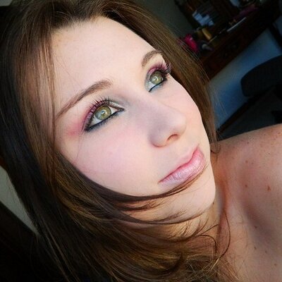 Profile Picture of Vivian Alonso (@vii_alonso) on Twitter