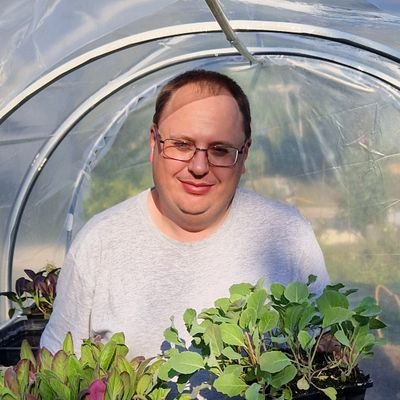 🌱 Visually impaired gardener growing fruits, veggies & herbs 🌱