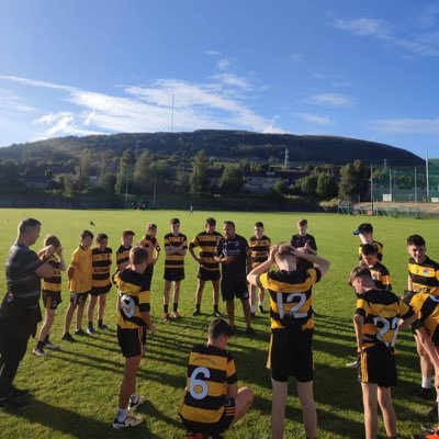 Fáilte go leathanach Laochra Loch Lao, CLG na Ceathrúna Gaeltachta. Cuireann muid an Ghaeilge i gcroílár saol spóirt Bhéal Feirste.