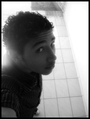 Juliobugati's profile picture. Ah Sem muito a falar. Apenas digo que sou de Deus e por Ele eu vivo.