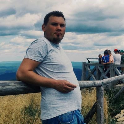 Prowadzę małą firmę, hoduję pszczoły, lubię wszystkie maszyny, jeżdżące latające, pracujące.