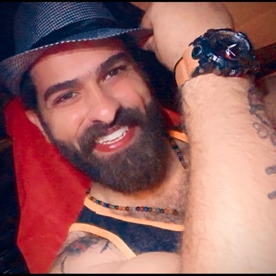 Kuwaiti Actor & Model My Snap & Instagram : ss_behbehani , قد أسخر من الناس لكني لا أُلوِِثُ سمعتهم Business inquiries: Dm