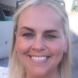 Danmark living in the USA, wine merchant, mother, foodie, close to alpacas and concerned with international news, children and underclass issues.🇺🇸