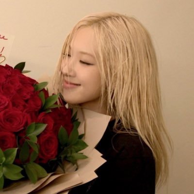 Number0neGirl's profile picture. A giant grinch or the little prince?