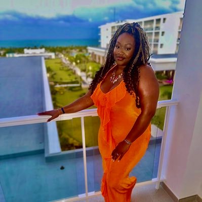 Black woman✨ | World Traveler 🌎 | Beauty & fashion lover 💄👗 | Gym girlie 🏋🏾♀️ | Bookworm 📚 (romance + fantasy) | Soft life in progress