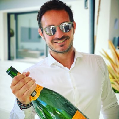 damsmouns's profile picture. 👀