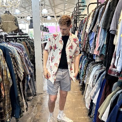 PlantBasedEvan's profile picture. Animal lover, animal rights activist, and vegan 😊. It takes nothing away from a human to be kind to an animal.