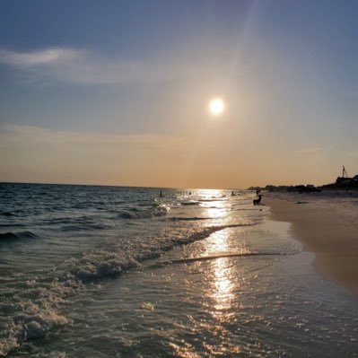 KSchre27's profile picture. Historical Fiction Co-author of Sail Free 🏴‍☠️⚓️🌊  Fantasy author of The Shadow with a Beating Heart ⚔️🏰❄️