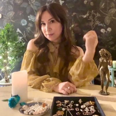 800studio's profile picture. New designs + antique, vintage one-of-a-kind fine jewelry. New + reclaimed metals 🌙 Ethically sourced. Proudly woman-founded ❤️‍🔥