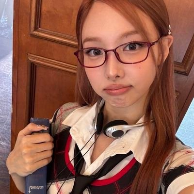 lulyyxx's profile picture. Nayeon y yo contra el fokin world 💗