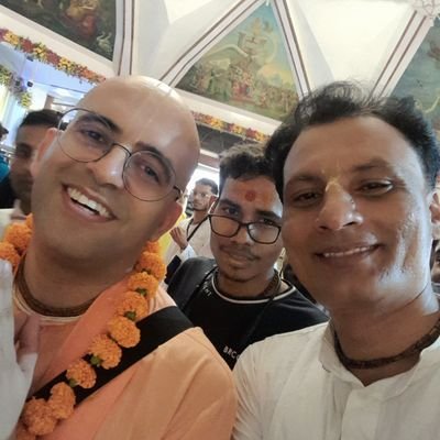 कृष्णाय वासुदेवाय हरये परमात्मने। प्रणतः क्लेशनाशाय गोविंदाय नमो नमः॥