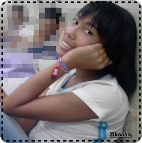 [b]Sou uma garotinha 
Rebelde Que gosta de 
ficar na frente do pc ate certas 
horas 
comversando 
com os meus amigos
xD ♥