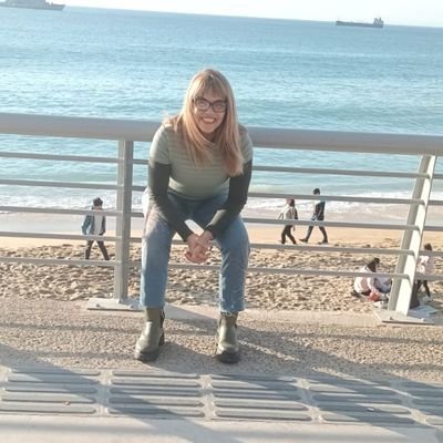 bcalderona's profile picture. Profe y artista 🎨. Amo a mi País 🇨🇱.