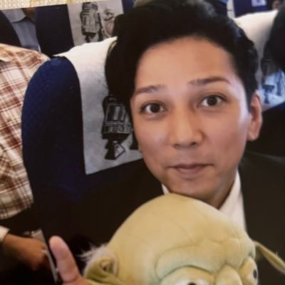 1974年8月9日生まれ、北九州市出身。B型。1999年11月、キングレコードX=△-2=1でCDデビュー。翌月、安川雅史とデュオを組み「飛び立とう★自由な宇宙へ」を発売。01年3月、「RAIN~レイン~/LOVERS~あの頃の君へ~」を発売。著書は、「家族と共に癒す不登校引きこもり」