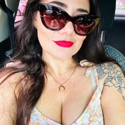 Soy encantadora pero no ejerzo… 🥰😆 Sigue nuestra página: https://t.co/yAJS3aC3rN en Twitter: @vallartabandera #SiguemeYTeSigo 🚫NO MD🚫