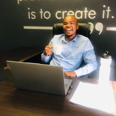 LGivenLamola's profile picture. Former chairperson of the EFFSC UJ APK🖤💚❤️