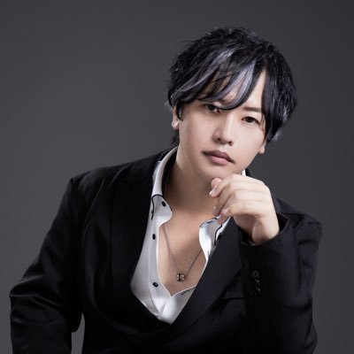 CLUB ROI所属|大手昼職×ホスト|元すき家Mgr→施工管理→破産→鬱→再出発 TikTok毎日配信中🦅|ISFP|ヒカル信者 |夢→実業家として成功
