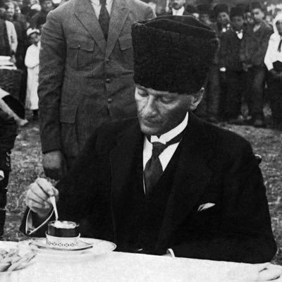 Mdenizkocak's profile picture. SENI BIR BASKA SEVDIK ATAM , O YUZDEN BASKA SEVEMEDIK...