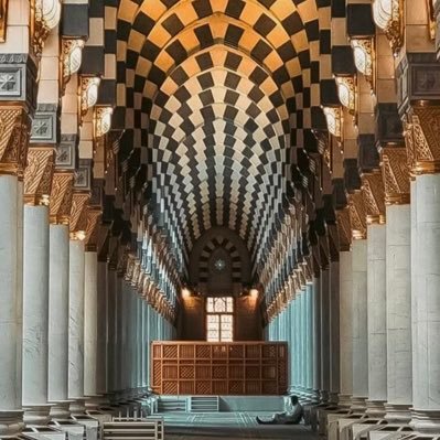 ourkir's profile picture. l’homme a beaucoup à apprendre et très peu à vivre.