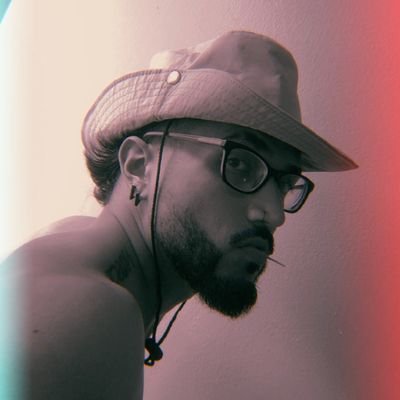 🇨🇴Un Colombiano en Shihuahua📍
🔊Unas de Feid o que mor🍀
⚡XXVII
¡Amar sin poseer;
Acompañar sin invadir;
Vivir sin depender!
