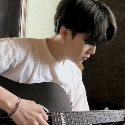💜 INTJ, she/her. Scientist. I like Korean food. 🥢 Baptized by Min Yoongi twice 👍 한국 음식을 요리해요. 한국어를 공부해요. Introduce yourself for FB.