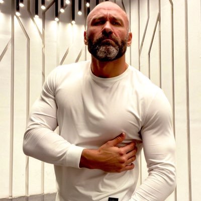 Hombre Ley , se fue a la fuga con dinero de una damita ricolino parody fake