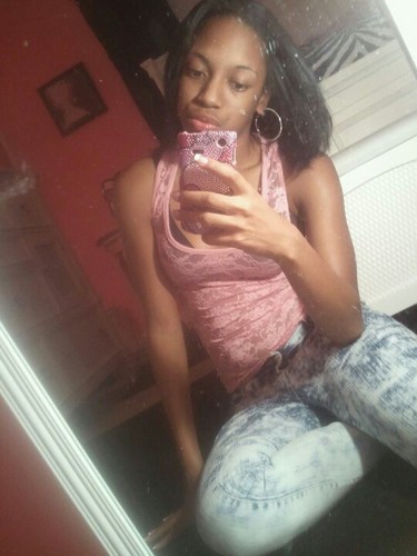 LOVE PINK,, follow my twitbaby @iLoveHerTWEETS,, #teamfollowback #teamPINK xoxoxo