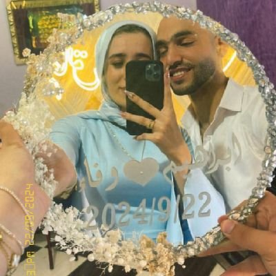 ‏أنا الوهم اللي لففهم دواير حيرة مقفولة.