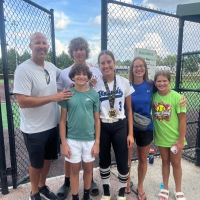 EffieHe43443335's profile picture. 