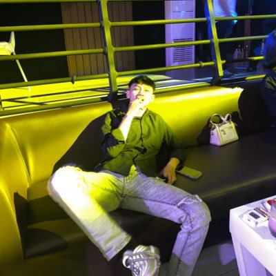 Atrettboyy's profile picture. …..