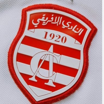 “📍 Curva Nord - Club Africain | 🔴⚪️ Capturer les chants et tifos des Ultras | 🎥 Vivez l’intensité des stades avec nous | #SonoLefriki #Aassimavibri” •