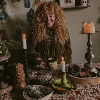 I'm a psychic healer and reader with 15 years experience dm for your private reading 🤍🔮