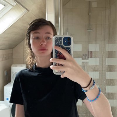 momo_lvrt's profile picture. 